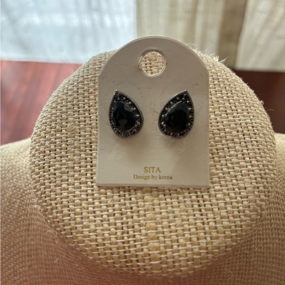 Black Teardrop Crystal Stud Earrings